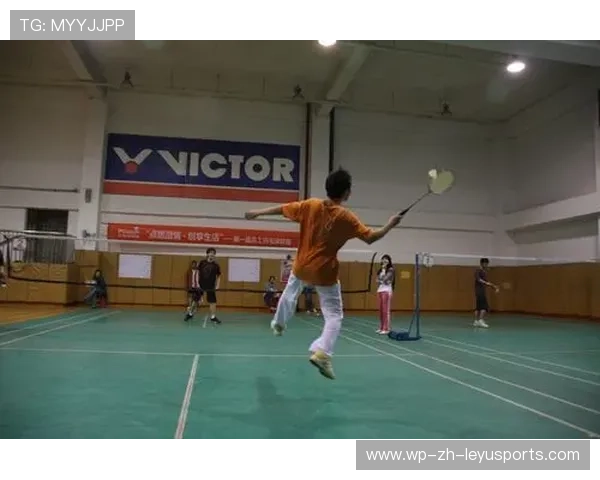 羽毛球抢网对抗速度快如闪电，领略竞技巅峰的速度与激情