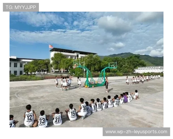 球员参与公益训练营为欠发达地区孩子提供教学 球员参与公益训练营为欠发达地区孩子提供教学